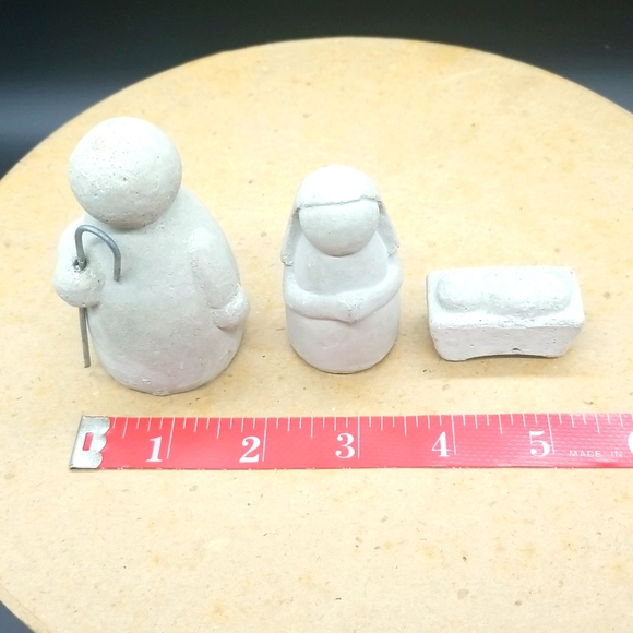 Hand Crafted Handmade Snowman Nativity Scene - Picture 8 of 8